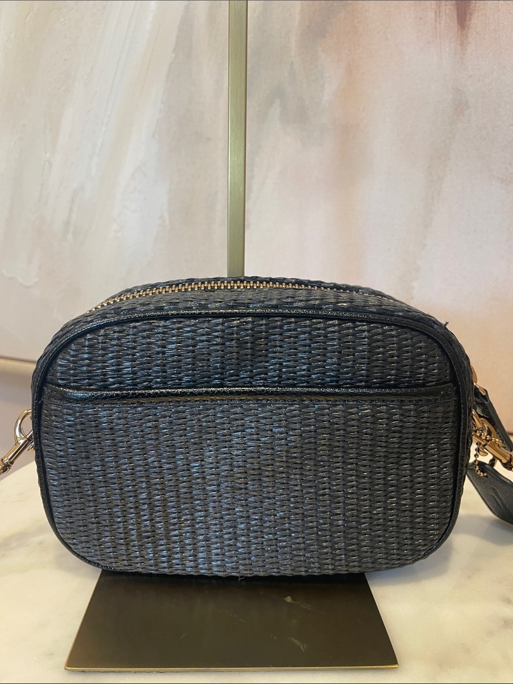 NWOT Kurt Geiger Black Woven Crossbody Camera Bag with Gold Hardware - Picture 4 of 8